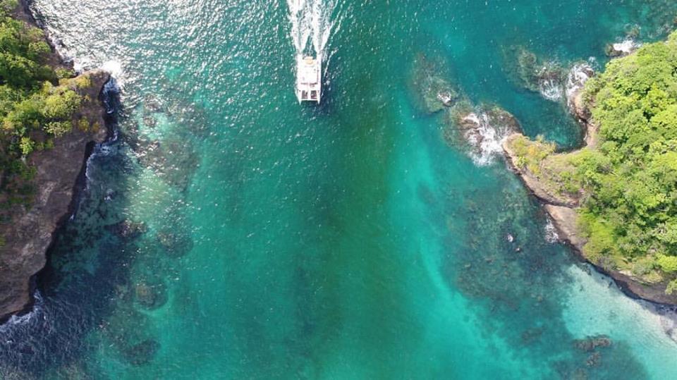 Rocky islets and reefs for great snorkeling in Guanacaste